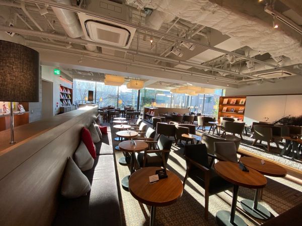 SHARE LOUNGE Marunouchi Tsutaya Books — cafe near Tokyo Station