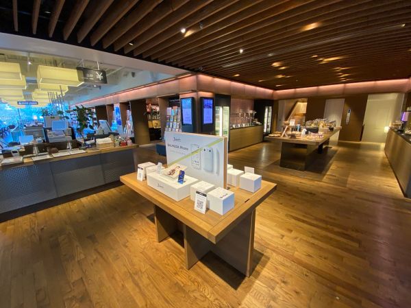 SHARE LOUNGE Roppongi Tsutaya Books — cafe near Roppongi Station